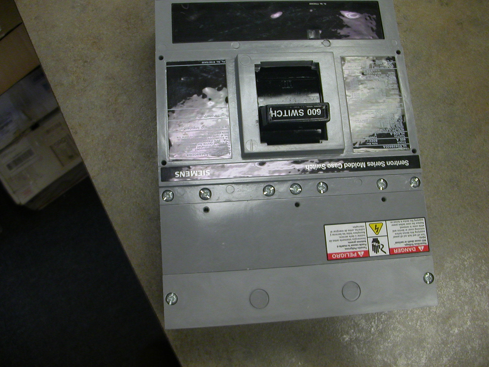 Siemens Sentron 600 Amp 3 phase circuit breaker (Non-Automatic Switch)